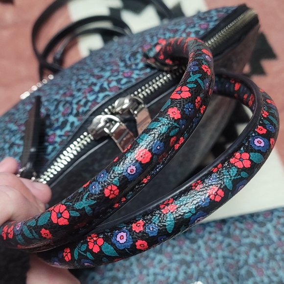 Sold/Not Availble - Picture 3 of 12